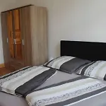 Alt-berliner Schwanenhof Eg Rechts *