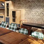 Alt-berliner Schwanenhof Eg Rechts