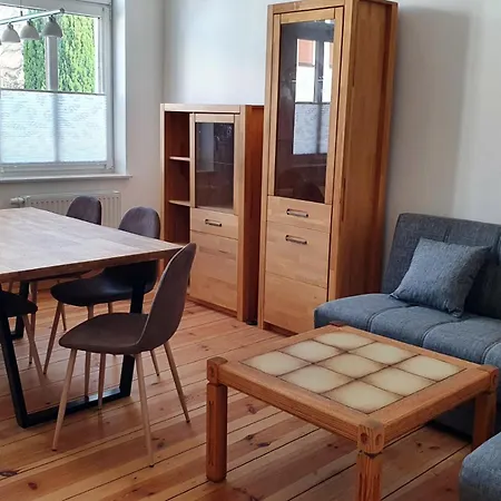 Alt-berliner Schwanenhof Eg Rechts *