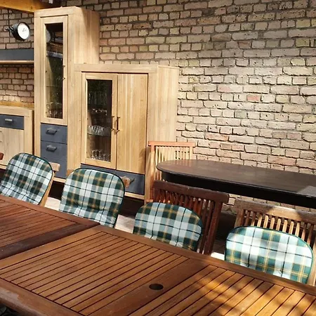 Alt-berliner Schwanenhof Eg Rechts