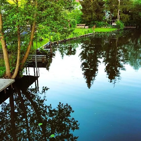 Alt-berliner Schwanenhof Eg Rechts Lychen