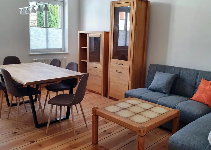 Alt-berliner Schwanenhof Eg Rechts *