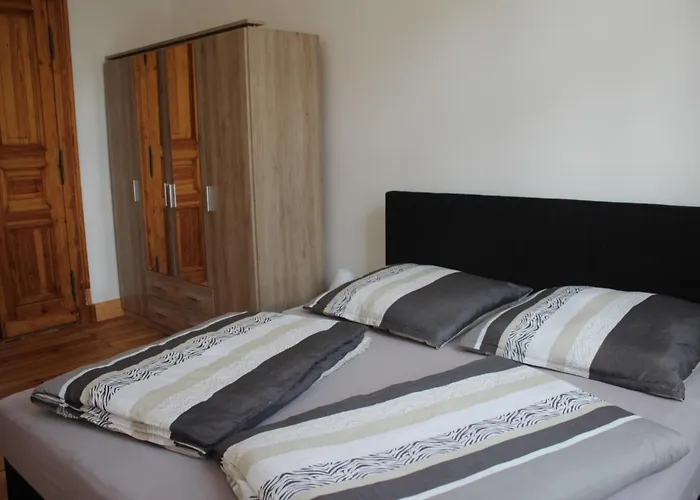 Alt-berliner Schwanenhof Eg Rechts *