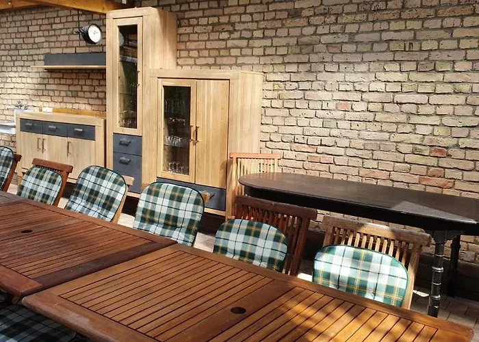 Alt-berliner Schwanenhof Eg Rechts