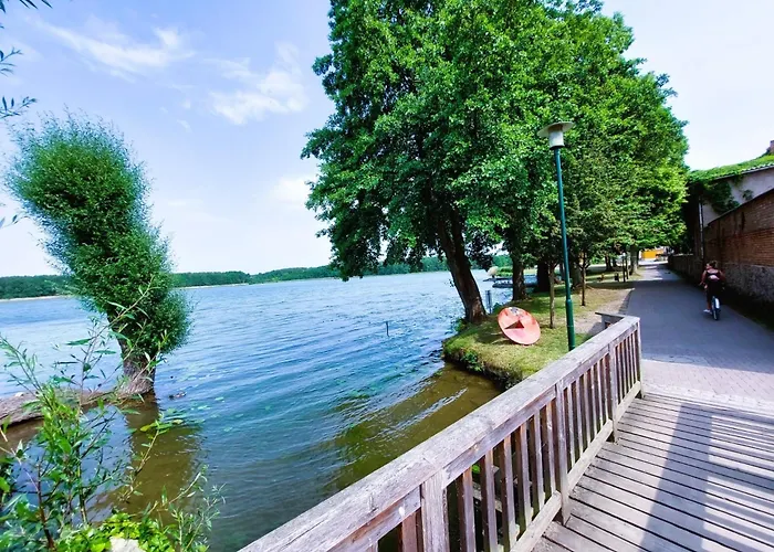 Alt-berliner Schwanenhof Eg Rechts